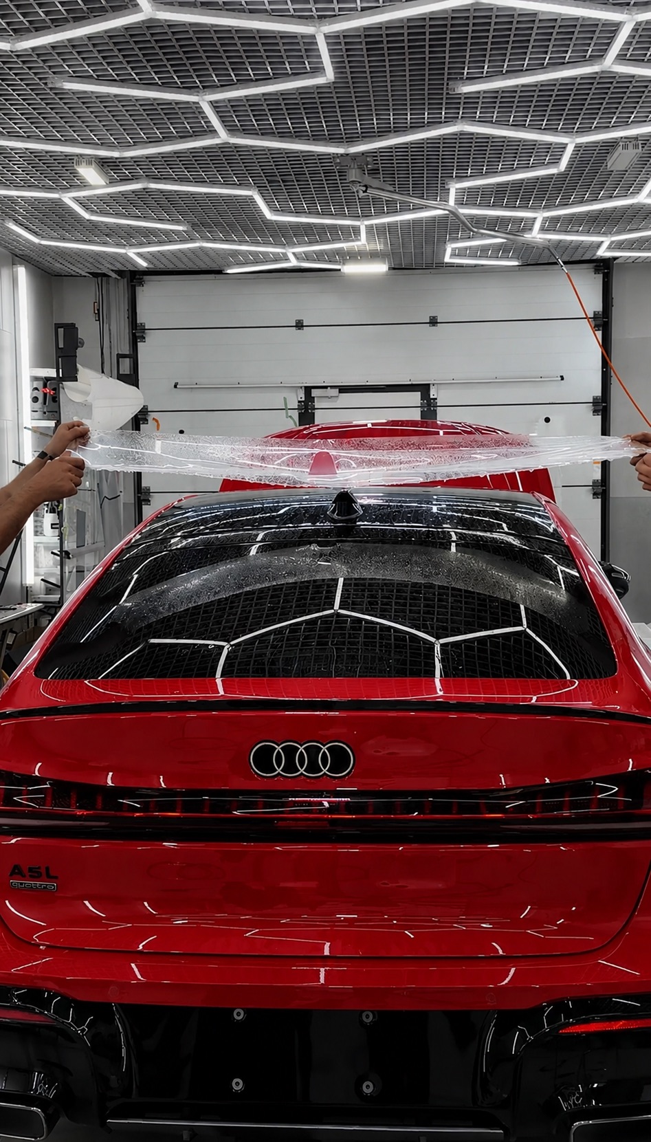 Оклейка задней части Audi A5L защитной пленкой в студии OHTAAWA